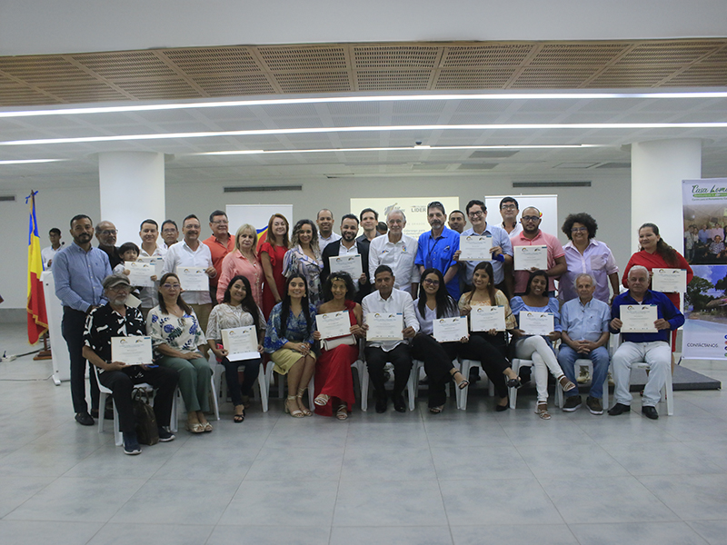 Unilibertadores participó en ceremonia de graduación de diplomado