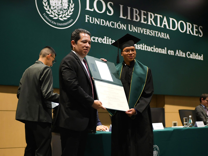 Unilibertadores gradúa a su primer estudiante de programa Jóvenes a la E